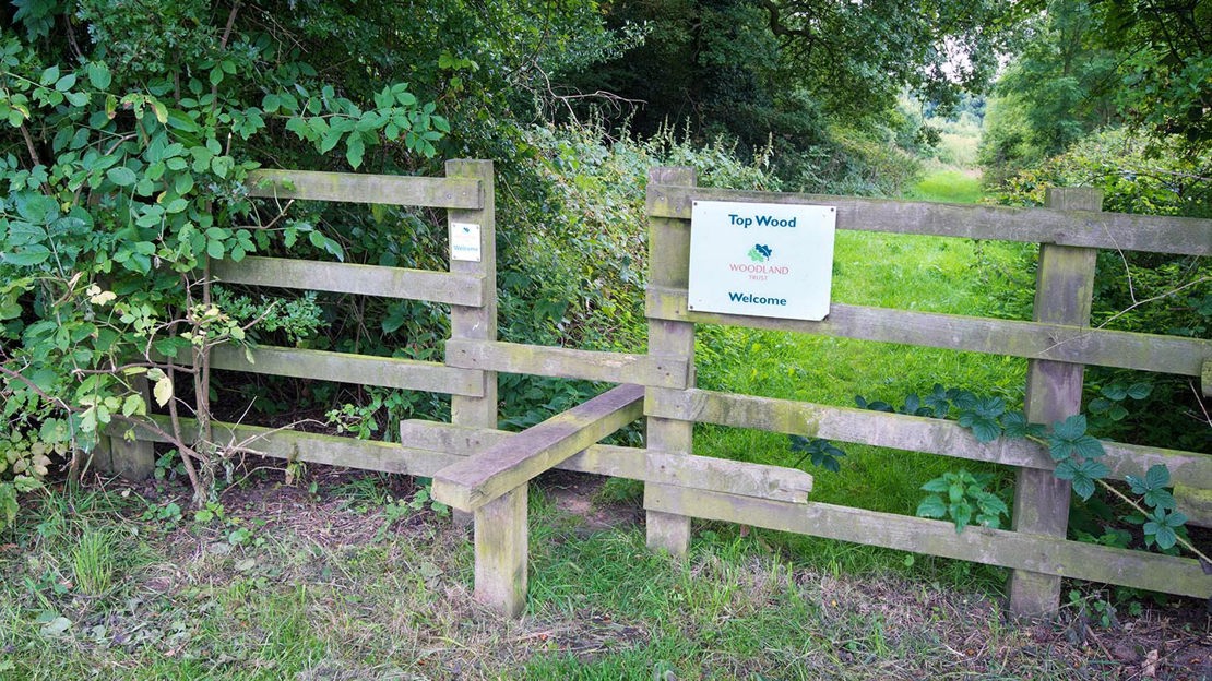 Woodland Trust welcome sign on stile, Top Wood