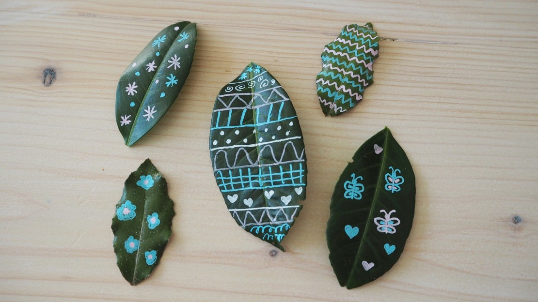 Easter egg leaves