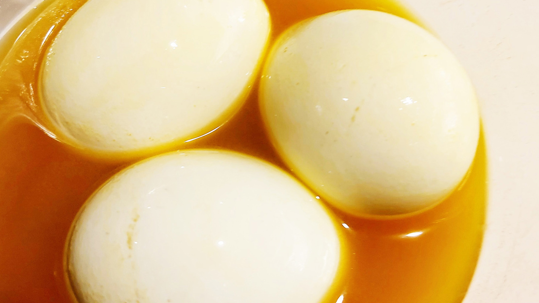 Eggs dyeing with gorse flowers